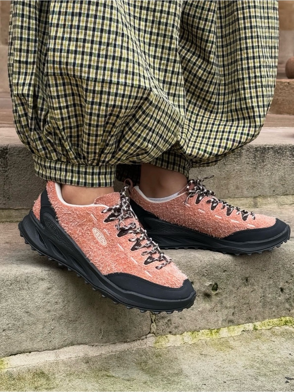 KEEN Gorpcore Textured Pink Black Low Lace Up Outdoor Trail Sneakers Women’s 9